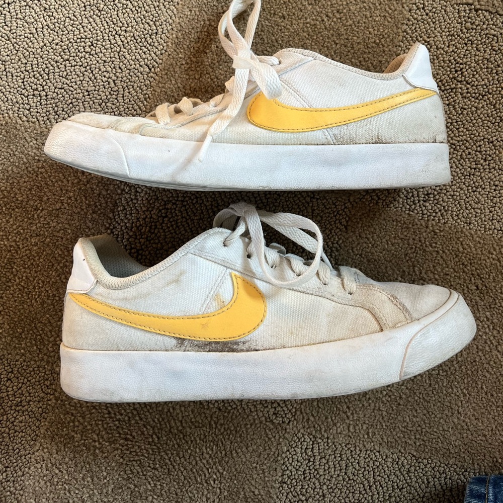 Nike Court Royale Sneakers